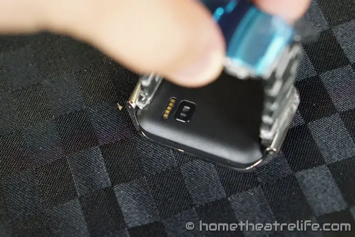 The optical Heartrate monitor is hidden on the back of the device