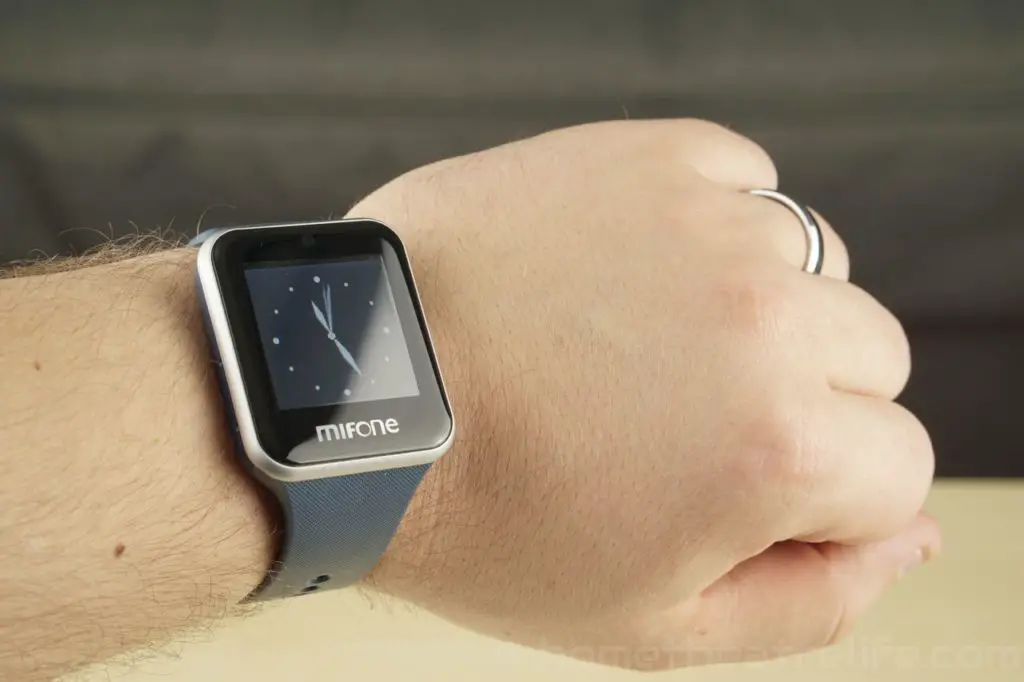MIFONE-W15-Smartwatch-Wearing