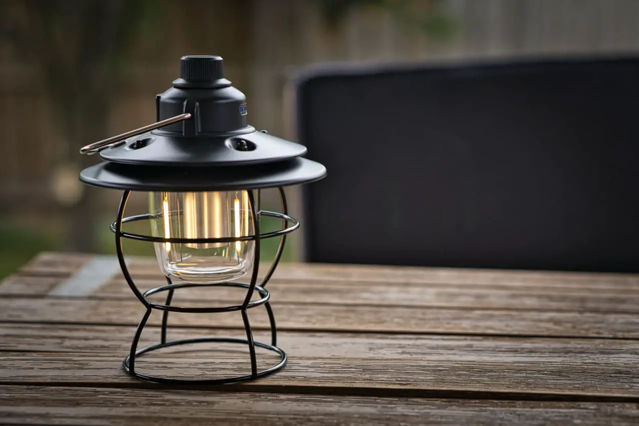 https://hometheatrelife.com/wp-content/uploads/2022/10/Hokolite-Rechargeable-LED-Vintage-Lantern-Review-01.jpg